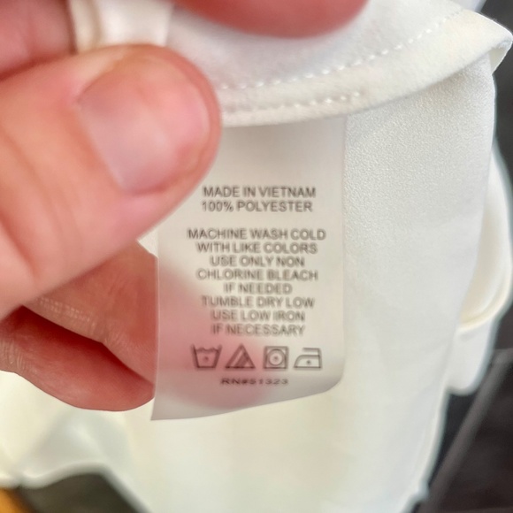 Vince Camuto Women's Sleeveless V-Neck Drape Front Blouse Ivory XL Extra Large - Picture 7 of 8